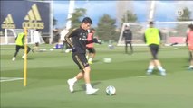 James ya toca balón, pero sigue siendo baja