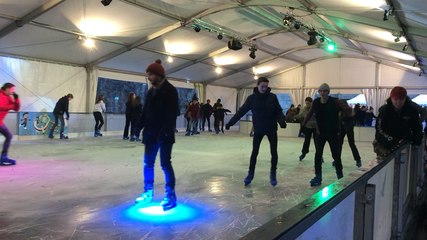 La patinoire vient d’ouvrir pour les fêtes de Noël