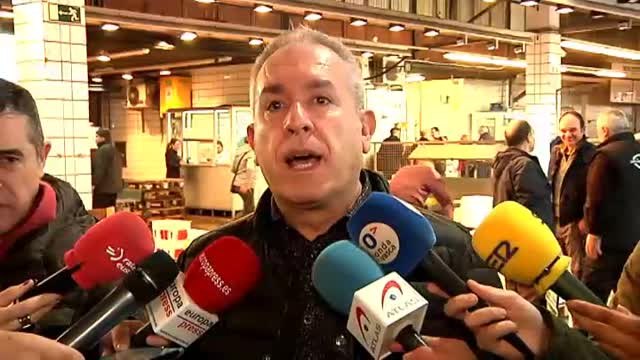 Actividad frenética en los grandes centros de distribución de alimentos a dos semanas de la Nochebuena