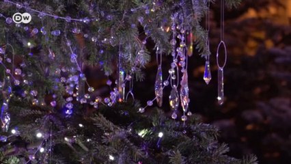 Pinheirinho de cristais é atração na Dinamarca