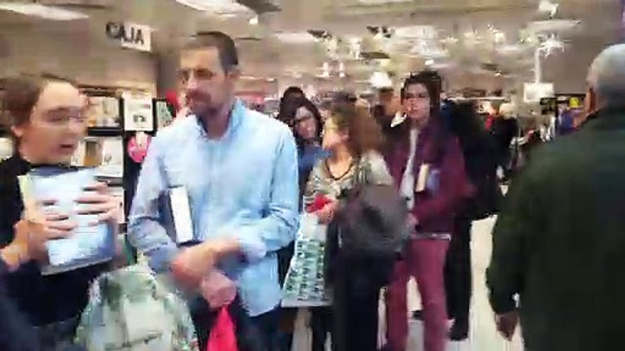 Federico Jiménez Losantos vuelve a colapsar El Corte Inglés para firmar sus libros