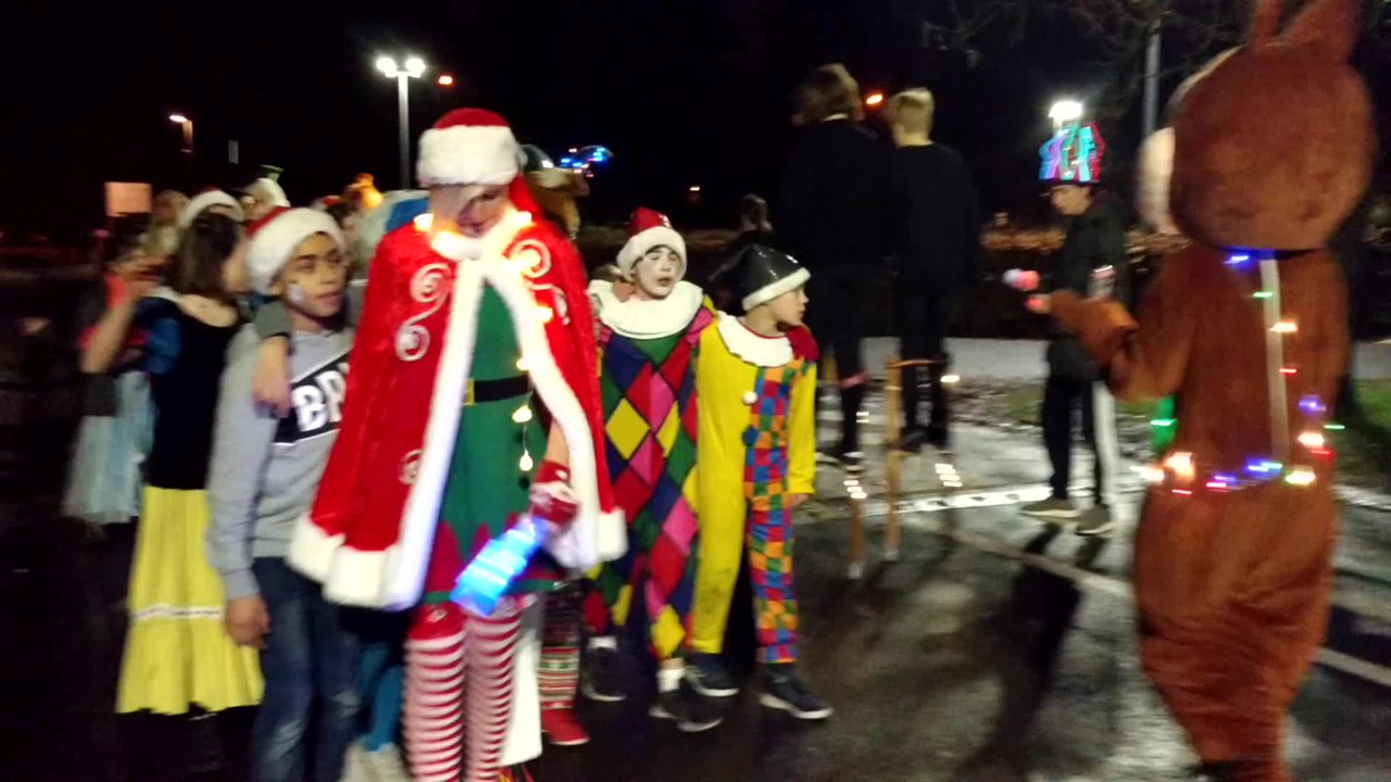 Ghlin. Parade de Noël au centre provincial d'enseignement spécialisé. Vidéo Eric Ghislain