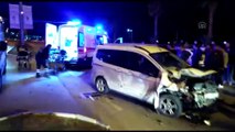 Hafif ticari araç otomobillere çarptı: 3 yaralı - HATAY