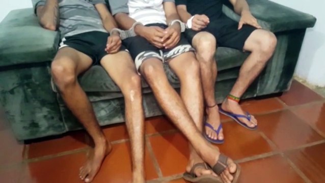 Ao tentarem se desfazer de maconha, jovens são flagrados pela PRE e detidos na PR-180