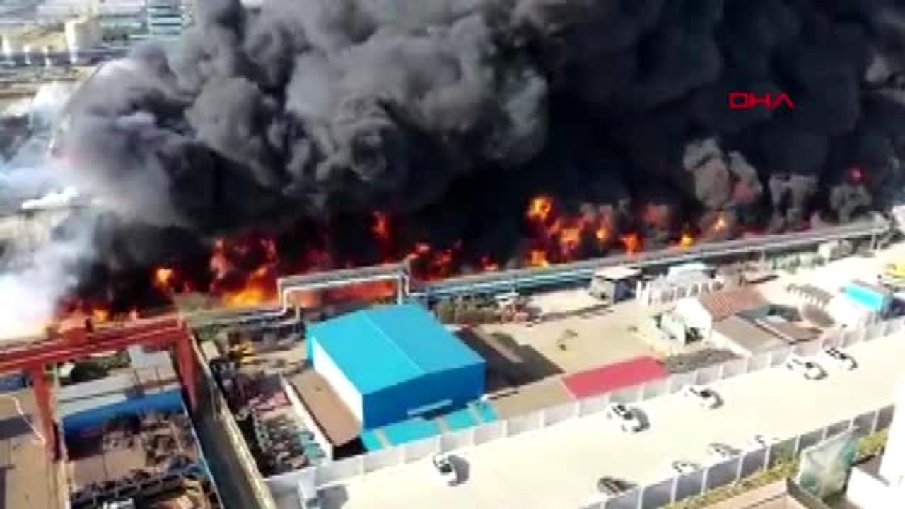 Çin'de fabrikada dev yangın uçaktan böyle görün...