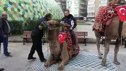 Bursa sokaklarına develer indi