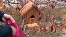 12 Hane Kalan Köyde, Kuşlar Üşümesin Diye 350 Kuş Evi Asıldı