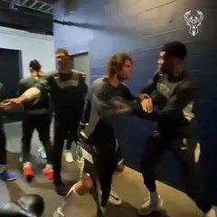 Les Bucks reproduisent un combat de catch