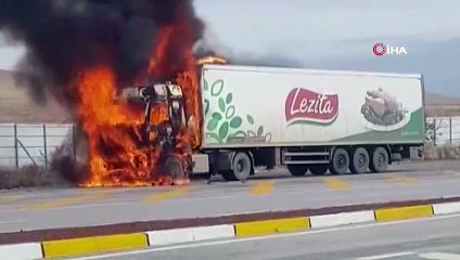 Alevlere teslim olan tır hurdaya döndü