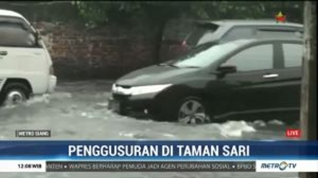 Hujan Deras Guyur Bandung, Sejumlah Ruas Jalan Terendam Banjir