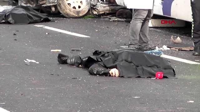 Kırşehir'de otobüs ile otomobil çarpıştı 3 ölü, 1 yaralı-2