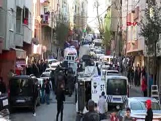 Gaziosmanpaşa'da bir evin bodrumdaki silahlı bir kişi polisi harekete geçirdi