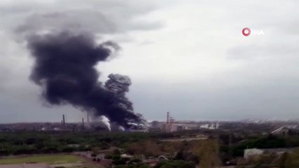 Demir çelik fabrikasında patlama: Olay yerinden dumanlar yükseliyor