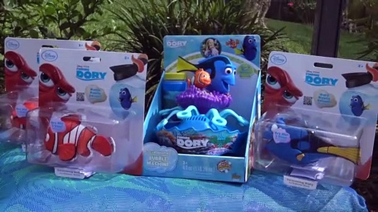 Disney Procurando  Dory  - Sophia, Isabella e Alice  Brincando na Piscina