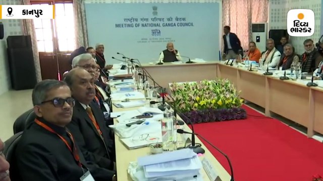 પીએમ નરેન્દ્ર મોદી ગંગા ઘાટ પર લપસી પડ્યા, સુરક્ષાકર્મીઓ ક્ષણભરમાં જ મદદે ધસી આવ્યા