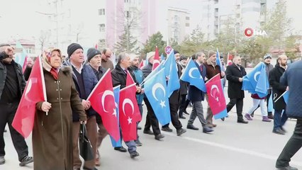 Zulme dikkat çekmek için Çin Seddi'ni yıktılar
