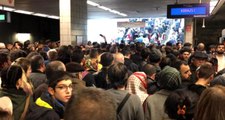 İstanbul'da saatlerdir duran metro seferleri sonrası vatandaş bilgi alacak muhatap bulamıyor