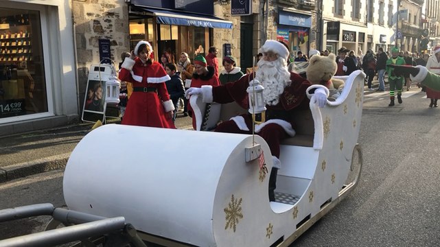 Le père Noël arrive rue Nationale