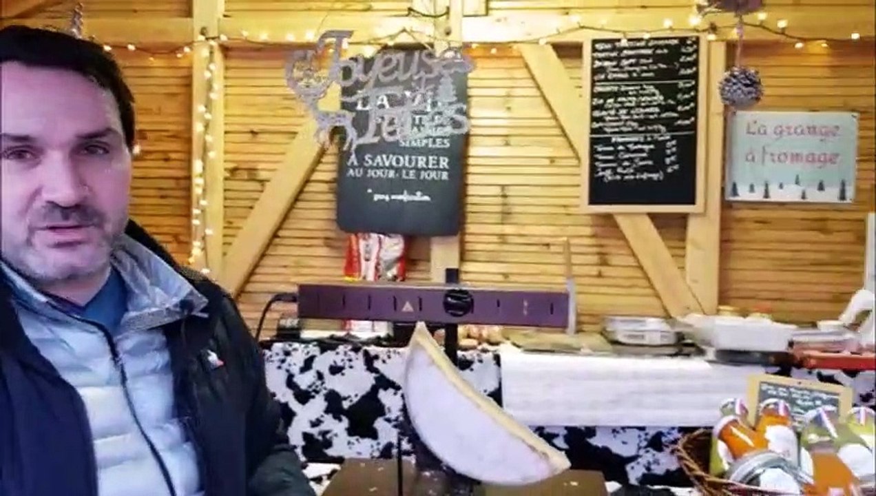 Marché de Noël à Saint Avold : Patrice présente le chalet de la Grange à fromages