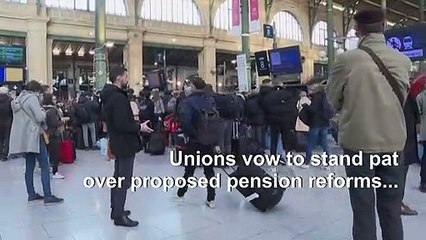 French strikes: travellers between resignation and exasperation in Paris Gare du Nord
