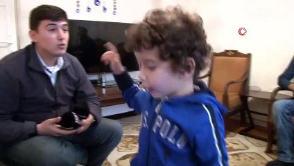 3,5 yaşında İngilizce okuma yazmayı söken minik Eymen destek bekliyor