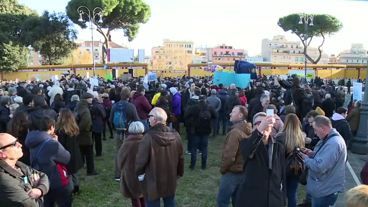 "Sardinen"-Protest: Zehntausende in Rom gegen Rechtsextremismus auf der Straße