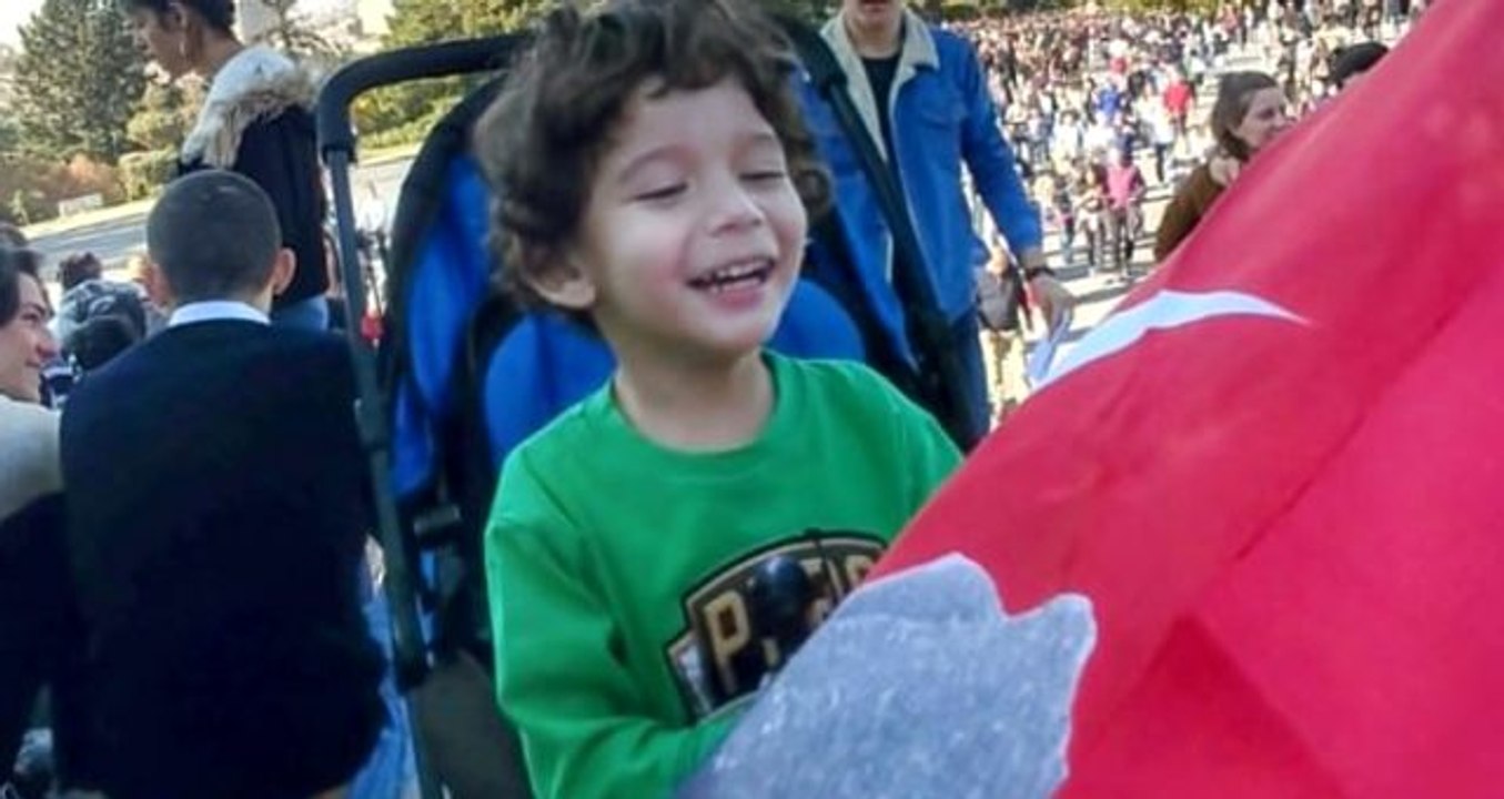 3,5 yaşındaki çocuk, kendi kendine İngilizce öğrendi Dailymotion Video