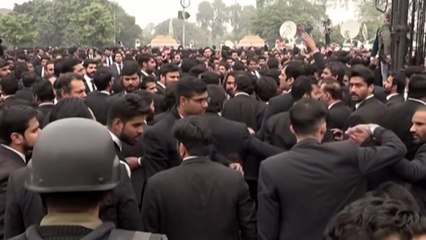 파키스탄 '변호사 병원 난동'에 총리 조카 포함 논란 / YTN