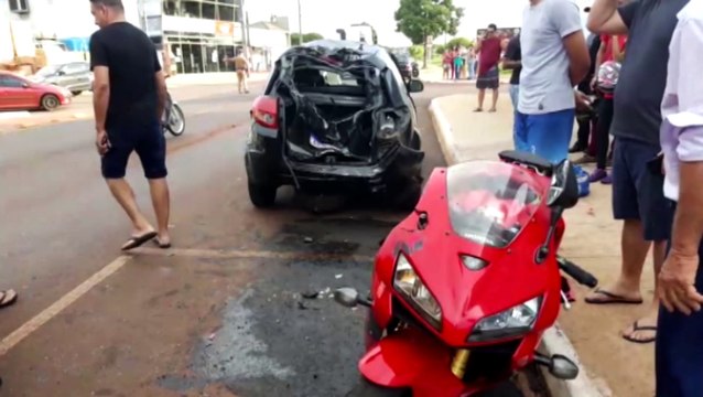 Motociclista tem lesões graves em acidente na Avenida Tito Muffato