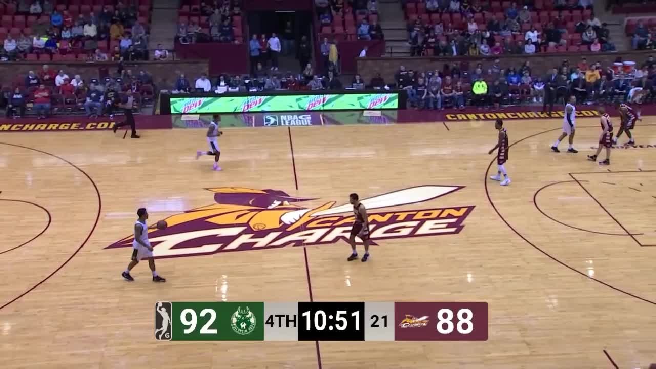 A big slam by Rayjon Tucker!