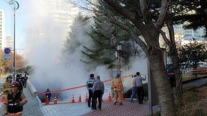 경기도 분당 정자동 온수관 파열...다친 사람 없어 / YTN