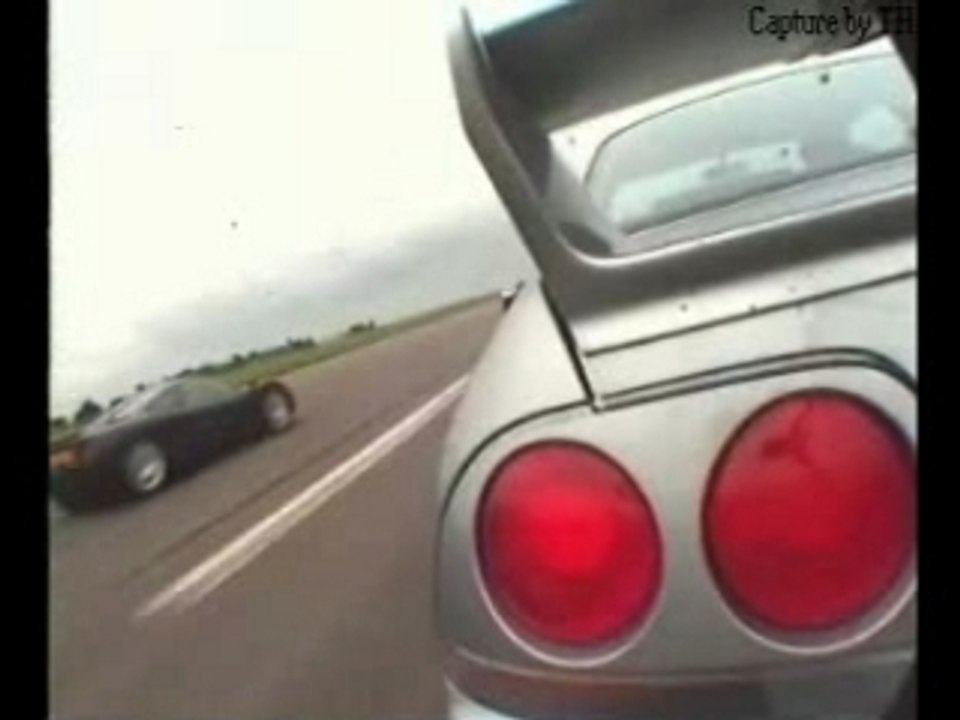 Cars Street- McLarenF1 vs Nissan Skyline -Drag