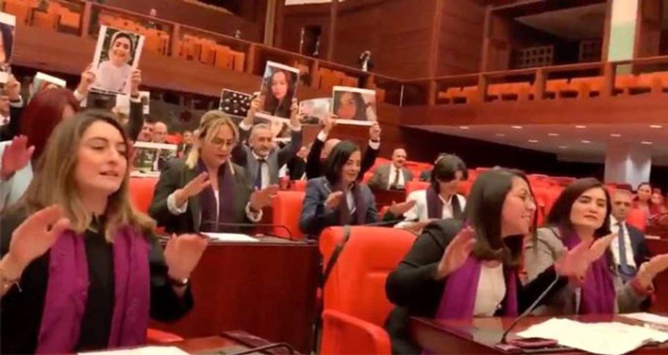CHP'li ve HDP'li kadın vekiller Meclis'te Las Tesis eylemi yaptı