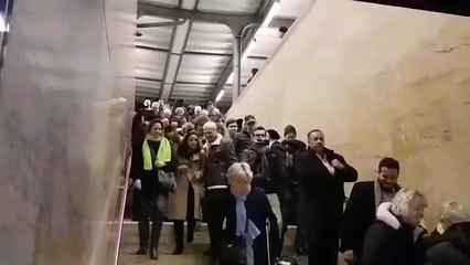 Genève : du monde au village du Léman Express installé à la gare de Cornavin