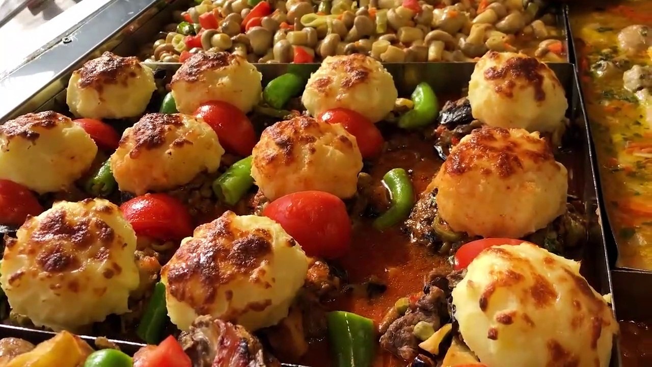 ISTANBUL Street Food Guide - Delicious Turkish Meat, Doner Platter & Turkish Ice Cream