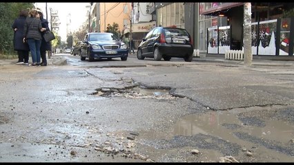 Télécharger la video: Ora News - Bashkia harron ‘Ali Demin’, rruga e mbushur me gropa e baltë