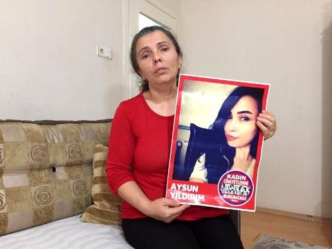 İntihar etti denilerek dosyası kapatılan genç kadının tırnaklarından ayrıldığı erkek arkadaşının DNA'sı çıktı, dosya yeniden açıldı