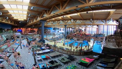 INCROYABLE PARC AQUATIQUE EN FAMILLE !!! (on teste Rulantica)