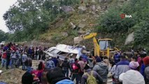 - Nepal’de otobüs şarampole yuvarlandı: 14 ölü, 16 yaralı