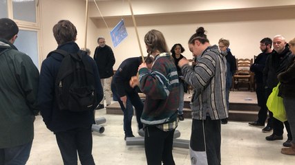 Quimper. Contre la consommation, ils bloquent la Fnac