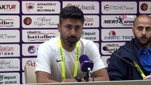 Bayram Toysal: “İçeride 33 maçtır kaybetmemiş takıma 1-0 skorla galip gelmek bizi mutlu etti”- Hatayspor Teknik Direktörü Bayram Toysal:- “İlk yarıyı lider olarak kapatmak istiyoruz”
