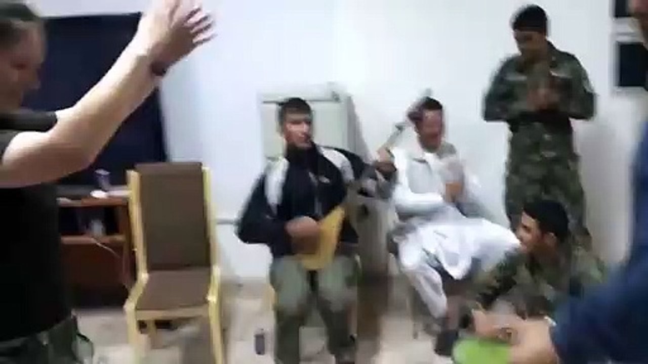 AMERICAN_GIRL_AFGHAN_SOLDIER_DANCE(720p)