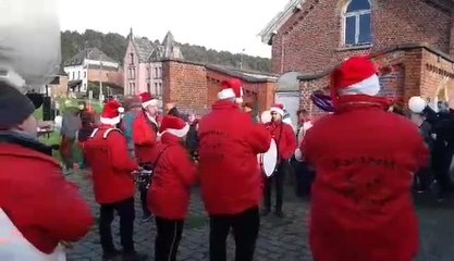 Arrivée du train du Père-Noël à Treignes (Viroinval)