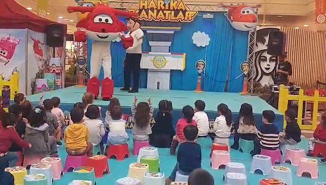 Harika Kanatlar Gösterisi Müzikali - Jett ve Dizzy - Çocuk Tiyatrosu - Trt Çocuk Kahramanları - Uçak