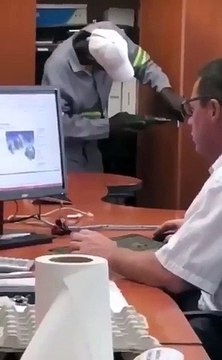 Tous ces employés sont vraiment mauvais... Compilation hilarante