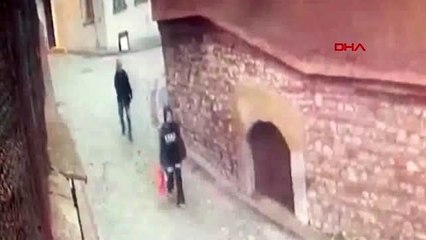 Balat'ta taciz anı güvenlik kamerasında