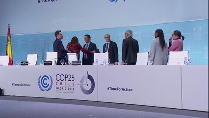 '이틀 연장' 기후변화협약 총회, 성과 없이 폐막 / YTN