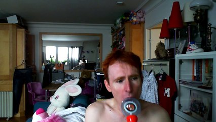 Wiwi égratigne "shake it out"