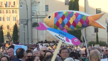 反포퓰리즘 촉구...'정어리떼 시위' 확산하는 이탈리아 / YTN