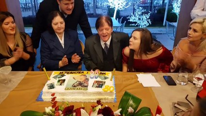 6 dekada solli buzëqeshje/ Aktori i njohur shkodran i humorit Gëzim Kruja festoi 80 vjetorin